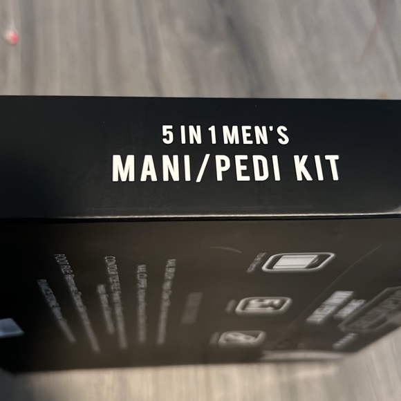 Signature 5pc mani/pedi grooming kit for men. New. - Picture 4 of 8